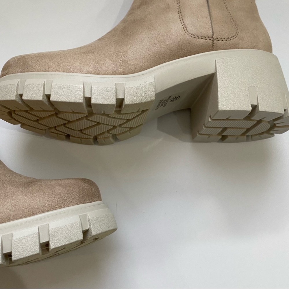 Soda Rita sand tan faux suede lug sole ankle booties NIB - Picture 6 of 8
